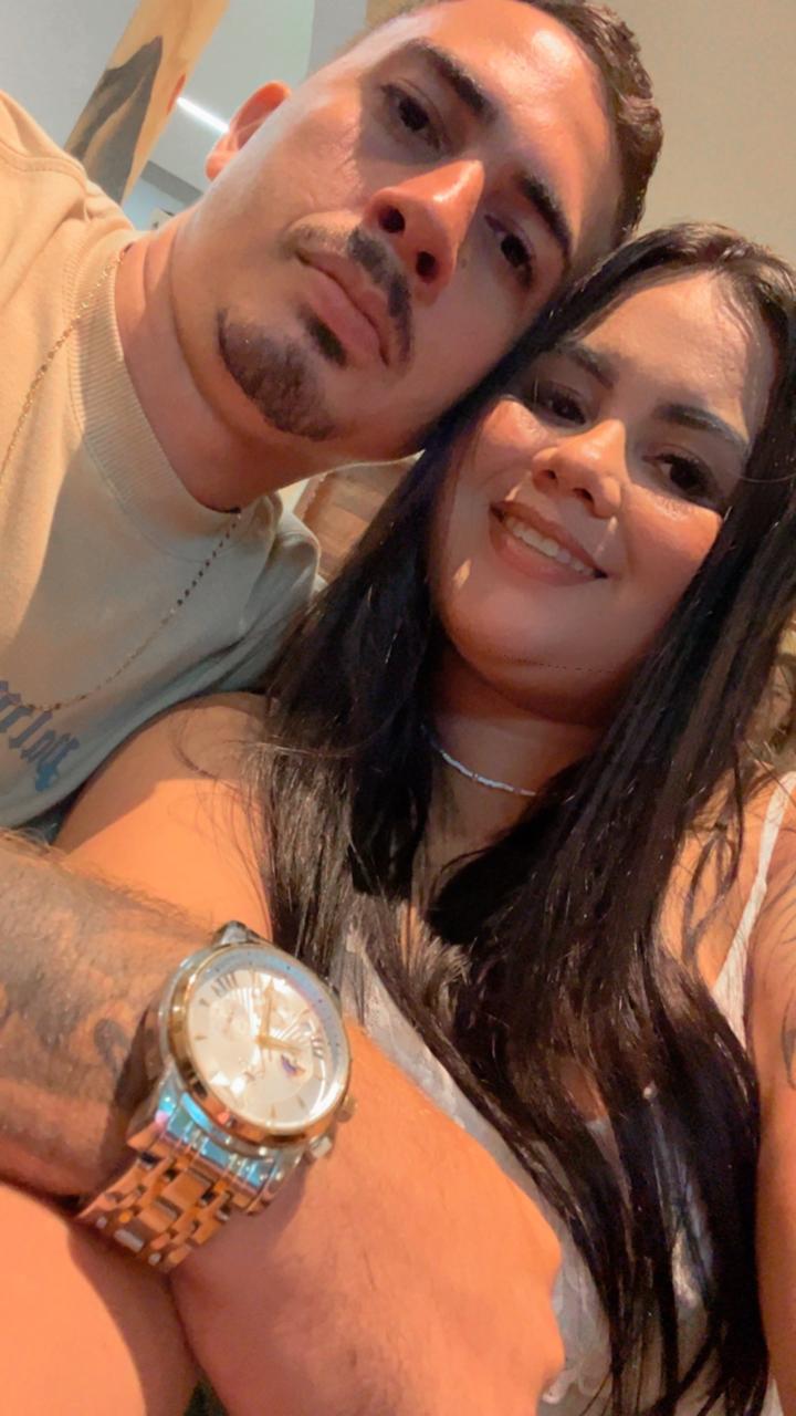 George e Larissa coladinhos